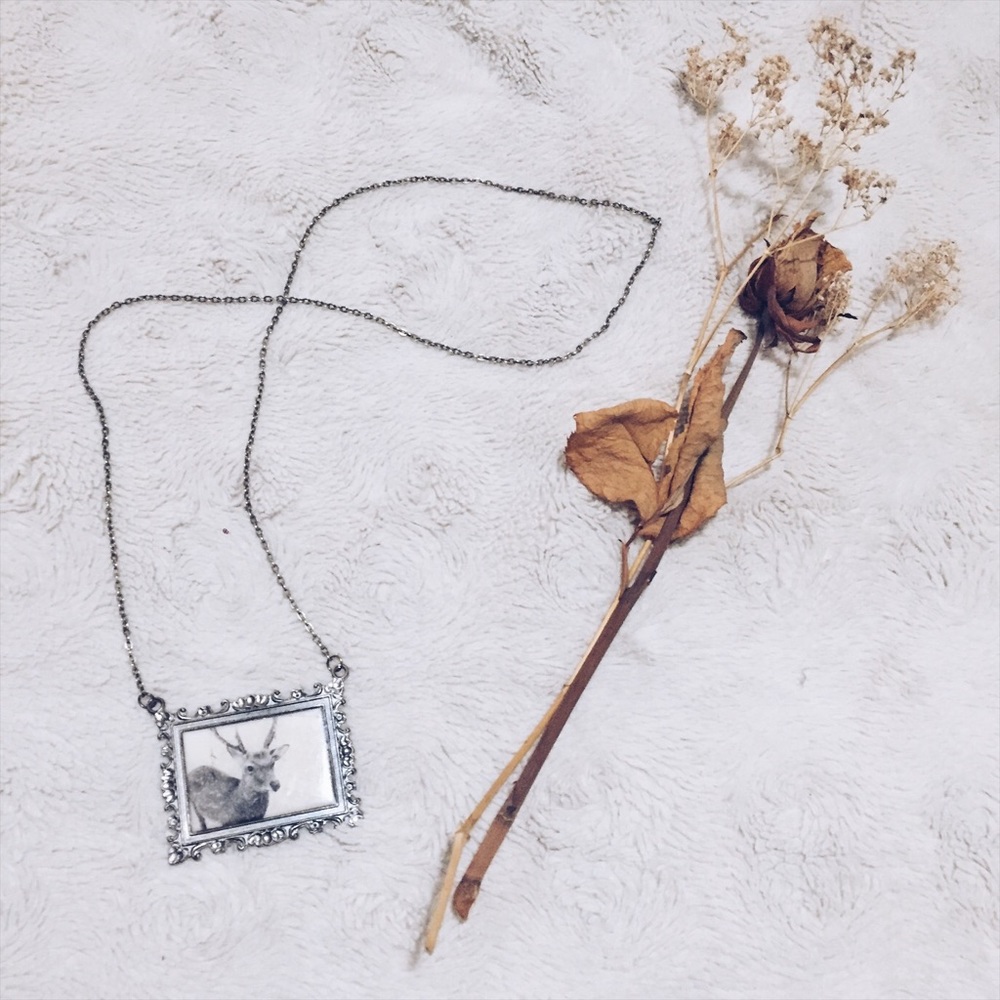 deer portrait picture frame long silver necklace